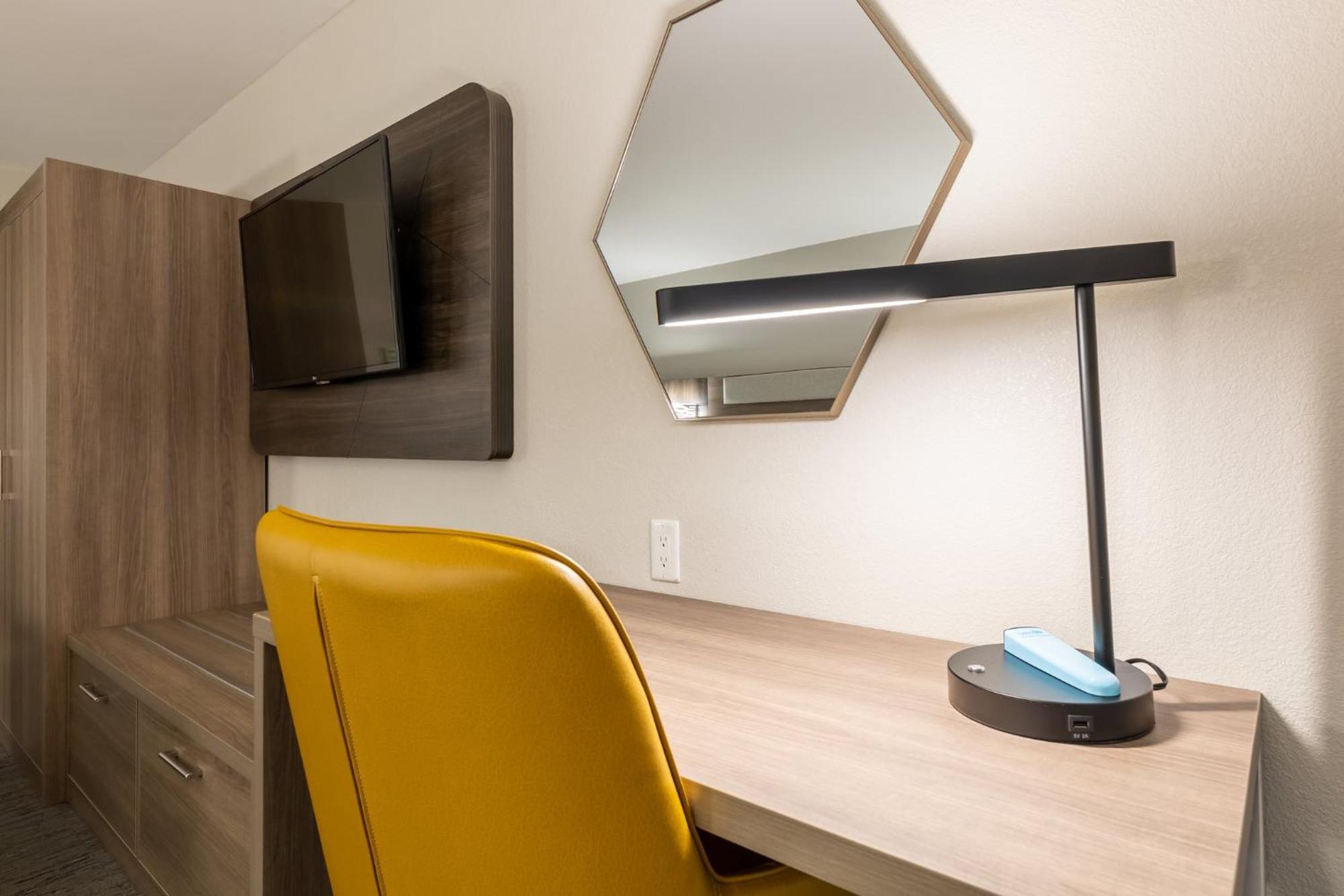 Holiday Inn Express Van Nuys By Ihg Los Angeles Exterior photo