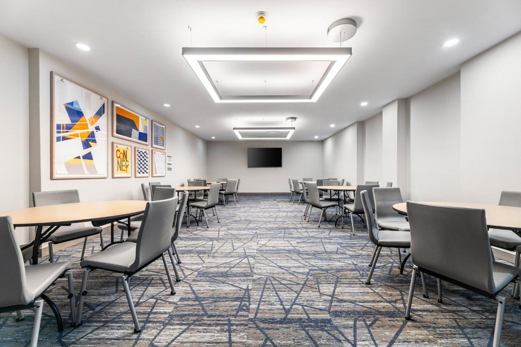 Holiday Inn Express Van Nuys By Ihg Los Angeles Exterior photo