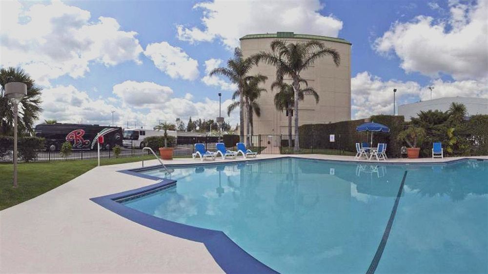 Holiday Inn Express Van Nuys By Ihg Los Angeles Exterior photo